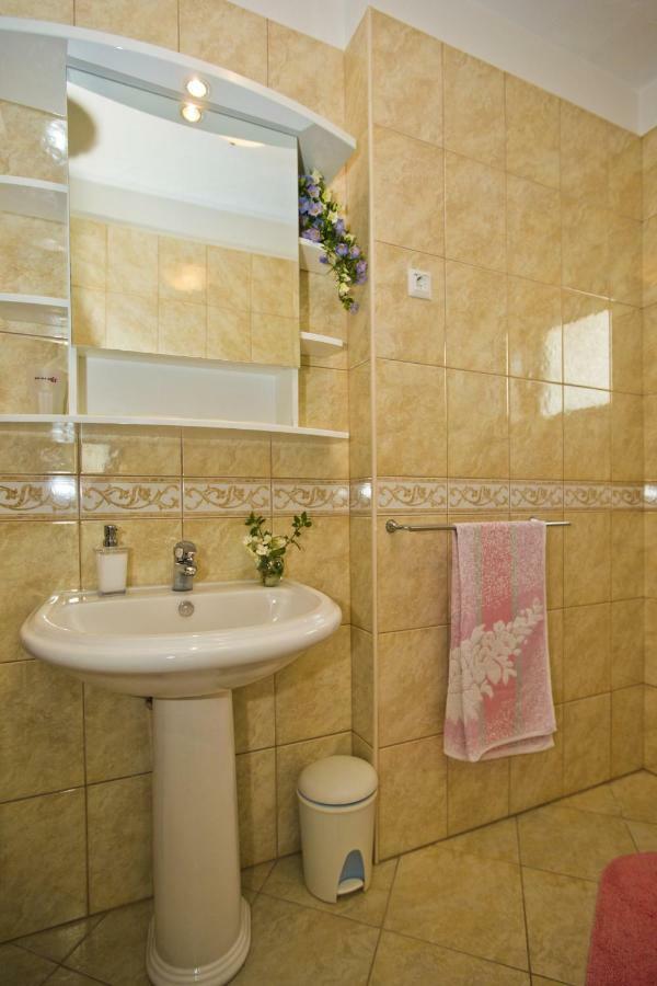 Apartment Close To Center, Quiet, With Parking Hvar Town